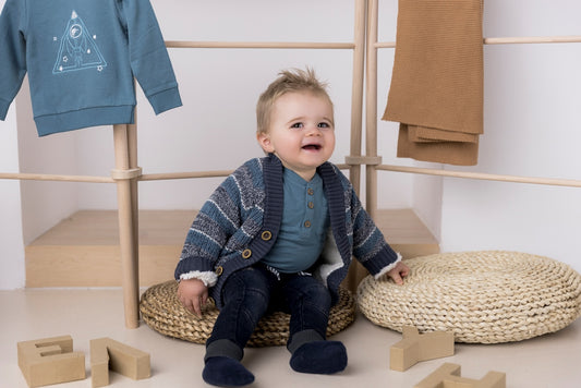 Zachte trui met knopen