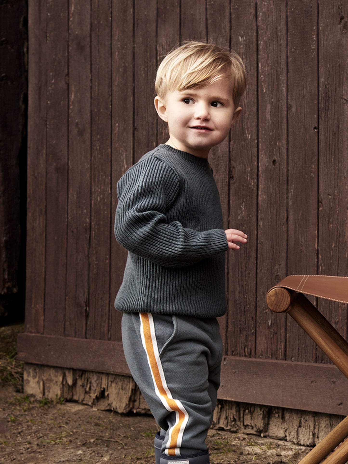 Gebreide trui met knoopjes